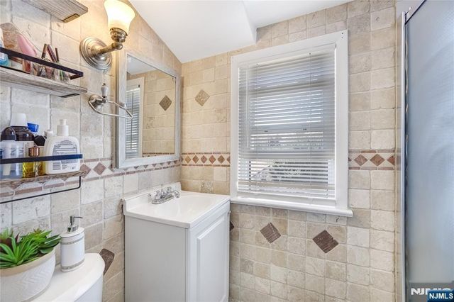 38 Henry Street, Elmwood Park, NJ 07407