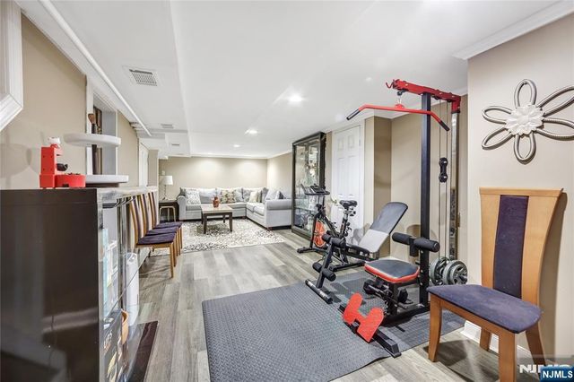 38 Henry Street, Elmwood Park, NJ 07407