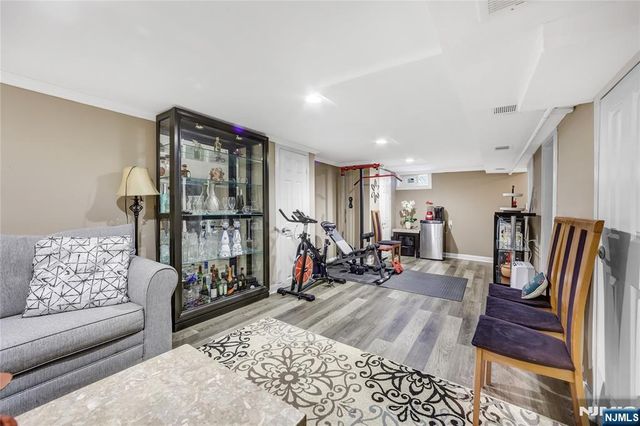 38 Henry Street, Elmwood Park, NJ 07407