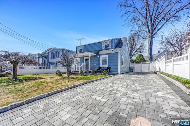 38 Henry Street, Elmwood Park, NJ 07407