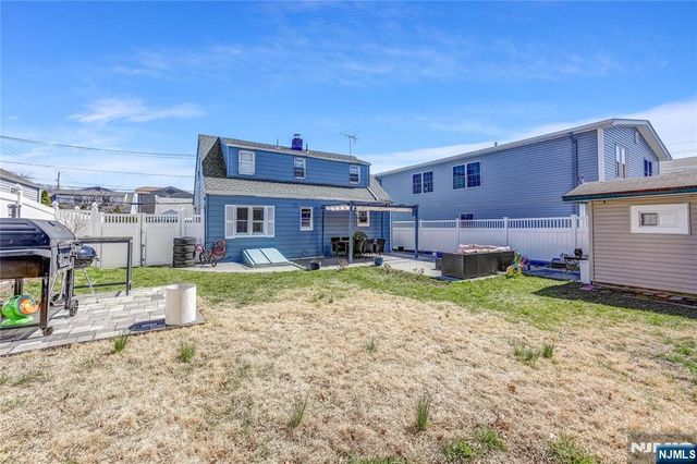 38 Henry Street, Elmwood Park, NJ 07407