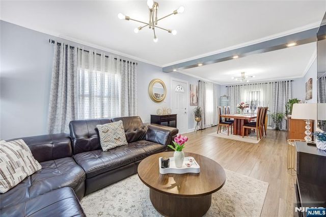 38 Henry Street, Elmwood Park, NJ 07407