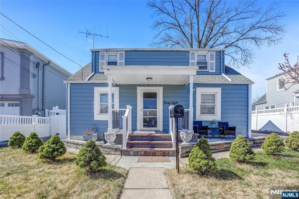 38 Henry Street, Elmwood Park, NJ 07407