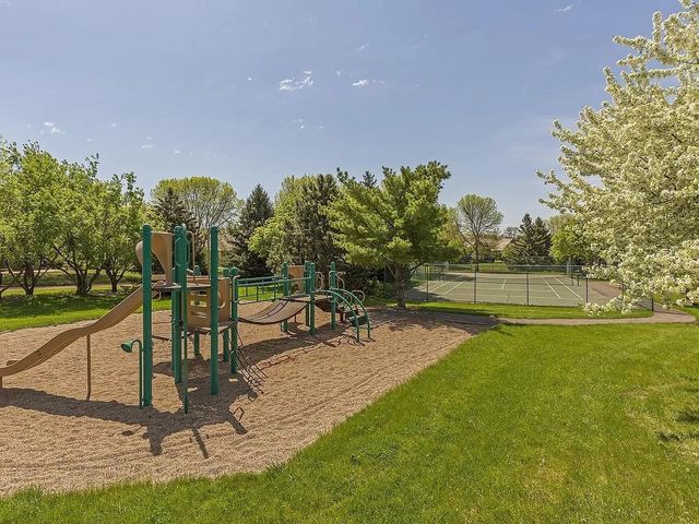 8810 Pointe Vista Drive, Victoria, MN 55386