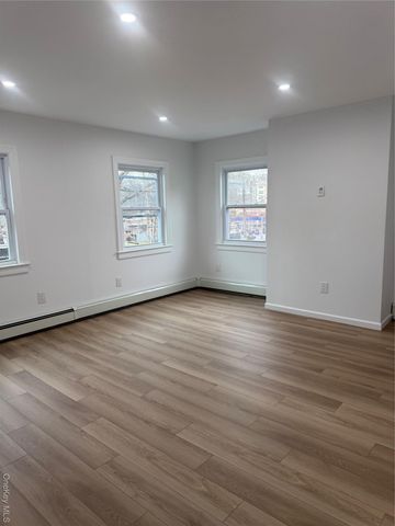 21 Continental Place, Glen Cove, NY 11542