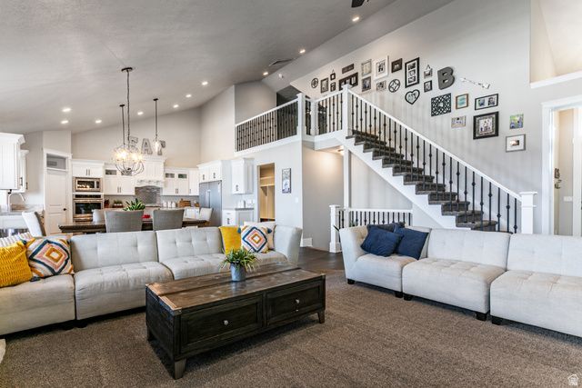 977 S PARKWAY, North Salt Lake, UT 84054