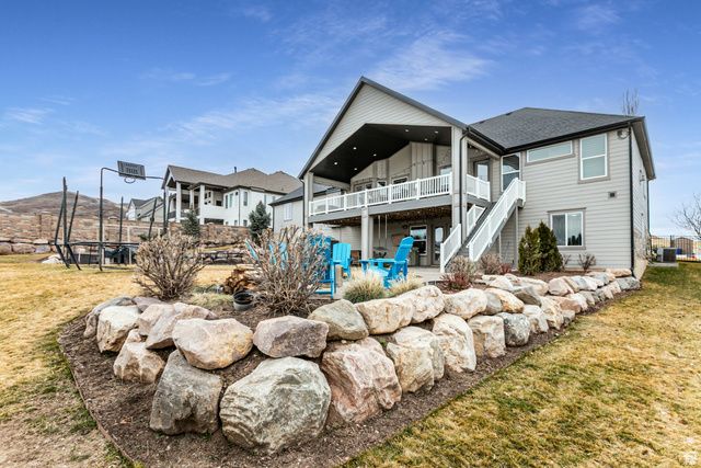 977 S PARKWAY, North Salt Lake, UT 84054