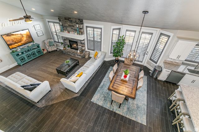 977 S PARKWAY, North Salt Lake, UT 84054