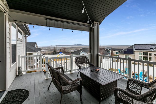 977 S PARKWAY, North Salt Lake, UT 84054