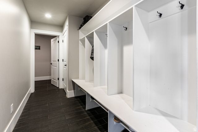 977 S PARKWAY, North Salt Lake, UT 84054