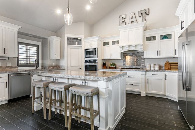 977 S PARKWAY, North Salt Lake, UT 84054