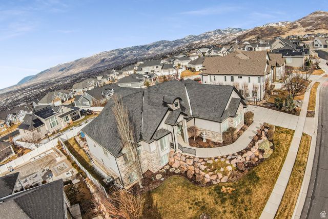 977 S PARKWAY, North Salt Lake, UT 84054