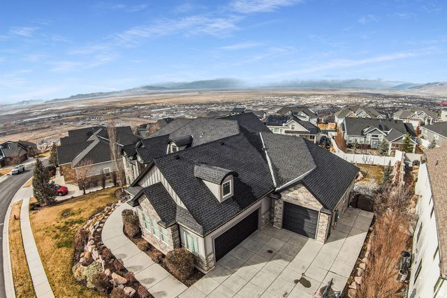 977 S PARKWAY, North Salt Lake, UT 84054