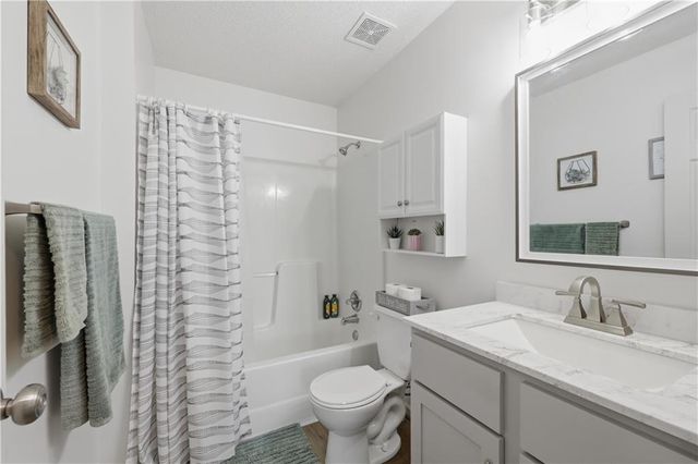 8728 N Arcola Court, Kansas City, MO 64153