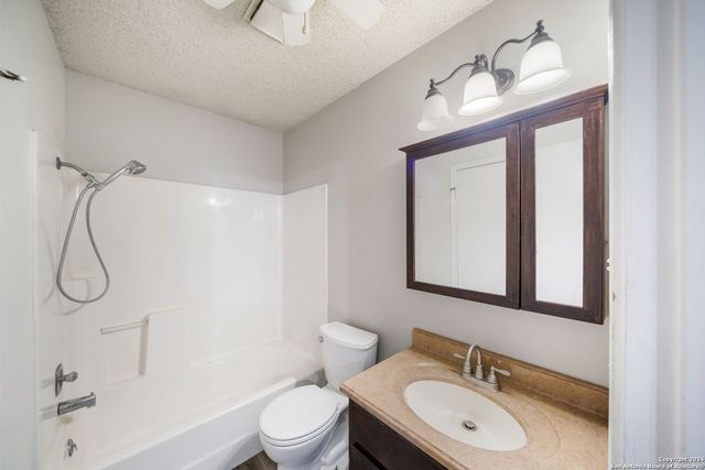 12106 Ridge Ct, San Antonio, TX 78247