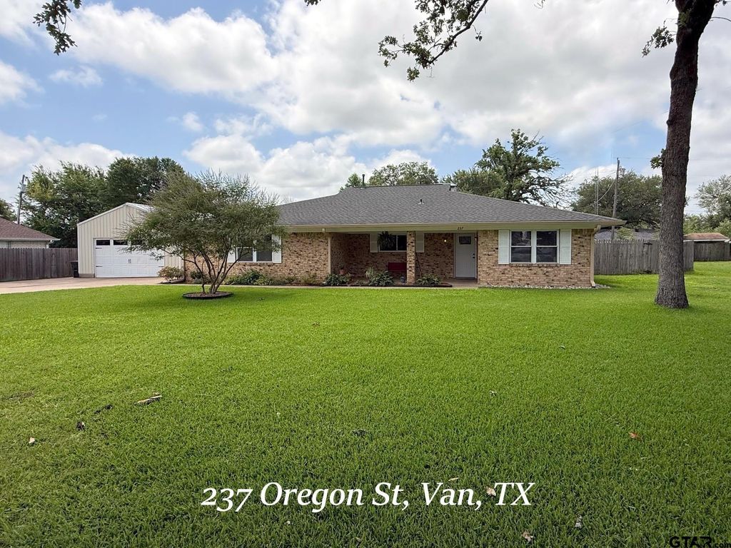 237 Oregon St., Van, TX 75790