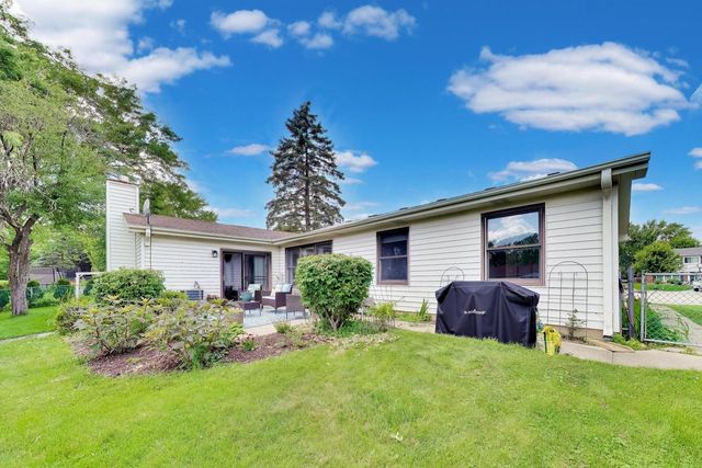 545 Ramblewood Court, Lake Zurich, IL 60047