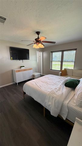 111 Grove Street, La Porte, TX 77571