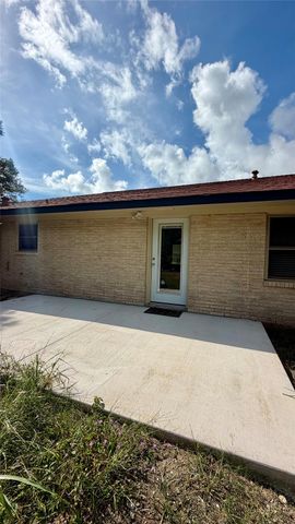 111 Grove Street, La Porte, TX 77571