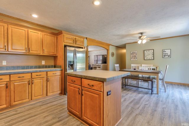 9596 W 575 S, Owensville, IN 47665