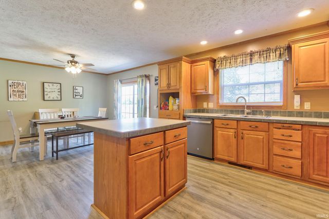 9596 W 575 S, Owensville, IN 47665