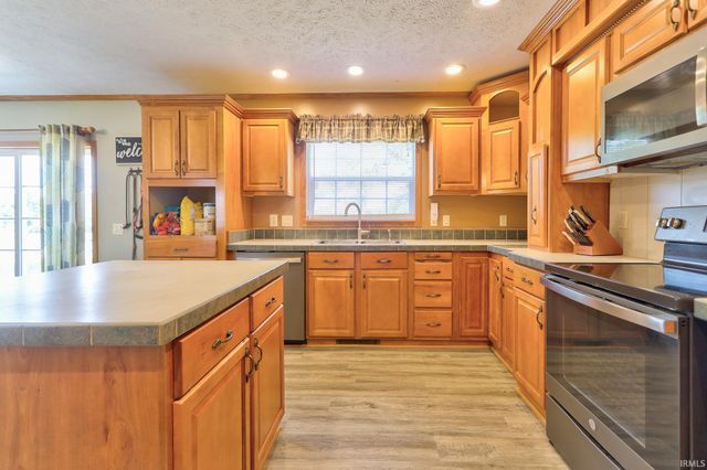 9596 W 575 S, Owensville, IN 47665