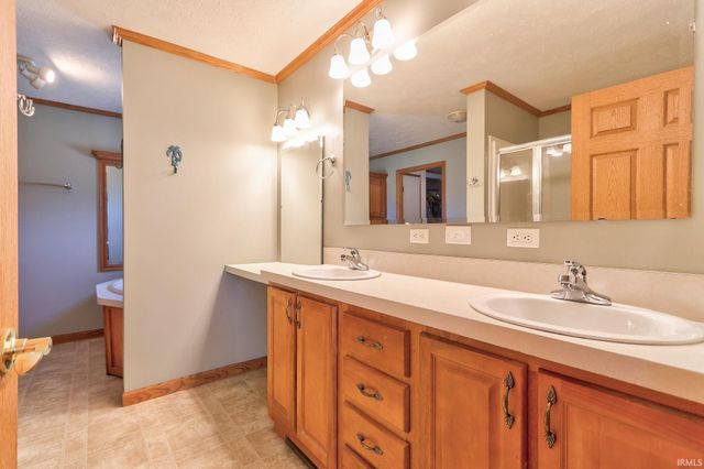 9596 W 575 S, Owensville, IN 47665