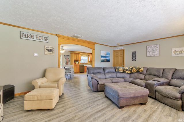 9596 W 575 S, Owensville, IN 47665