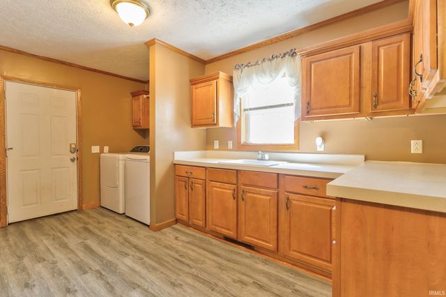 9596 W 575 S, Owensville, IN 47665