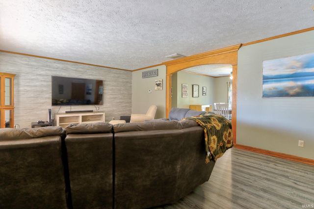 9596 W 575 S, Owensville, IN 47665