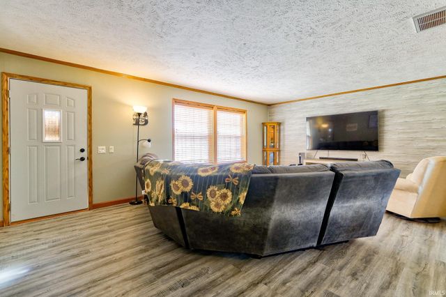 9596 W 575 S, Owensville, IN 47665