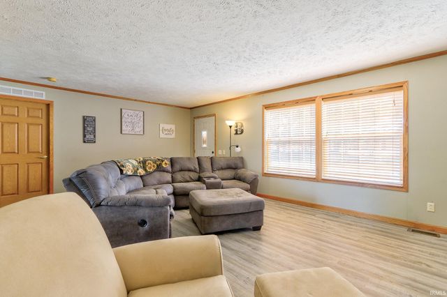 9596 W 575 S, Owensville, IN 47665