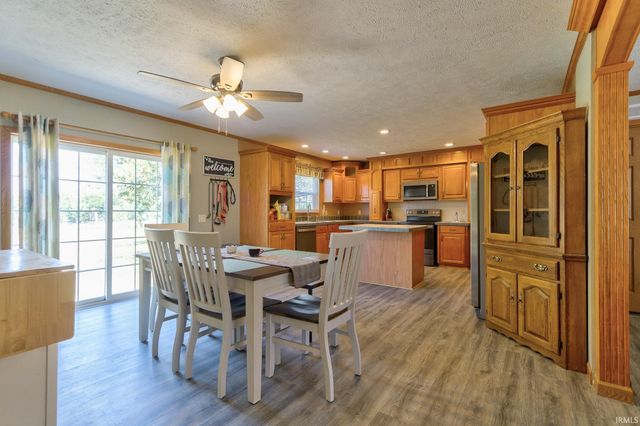 9596 W 575 S, Owensville, IN 47665