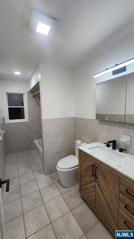 731 Lake Avenue 2, Lyndhurst, NJ 07071