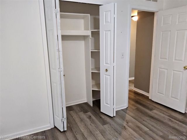 15712 ORCHARD Lane N, Roseville, MI 48066