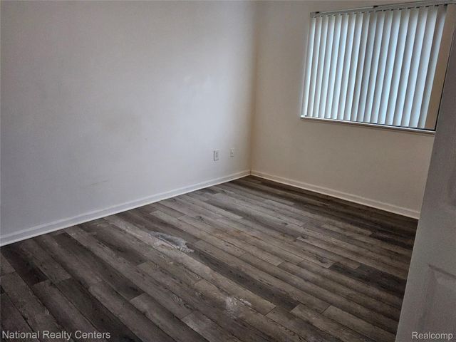 15712 ORCHARD Lane N, Roseville, MI 48066