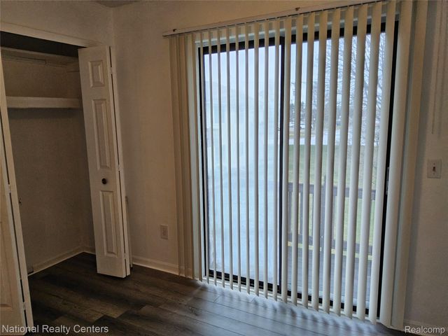 15712 ORCHARD Lane N, Roseville, MI 48066