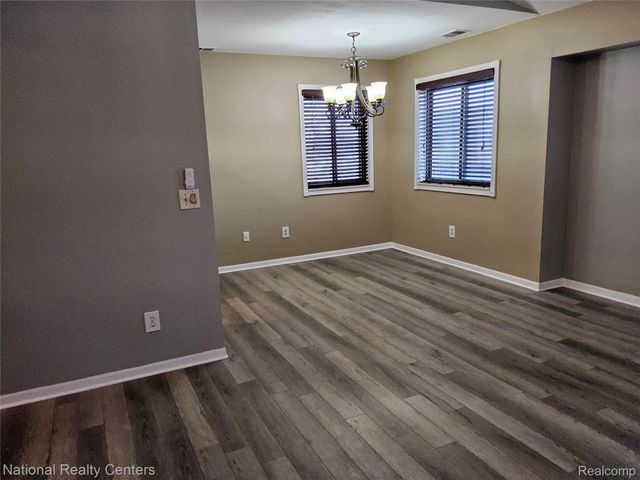 15712 ORCHARD Lane N, Roseville, MI 48066