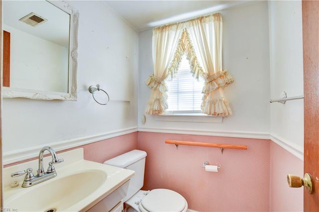 133 Fairmont DR, Hampton, VA 23666