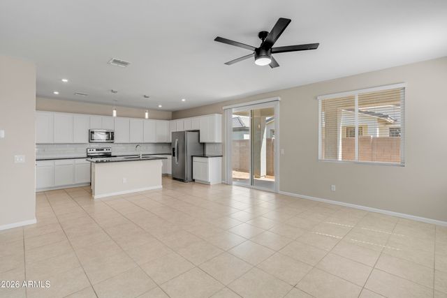 17419 W Patrick Lane, Surprise, AZ 85387