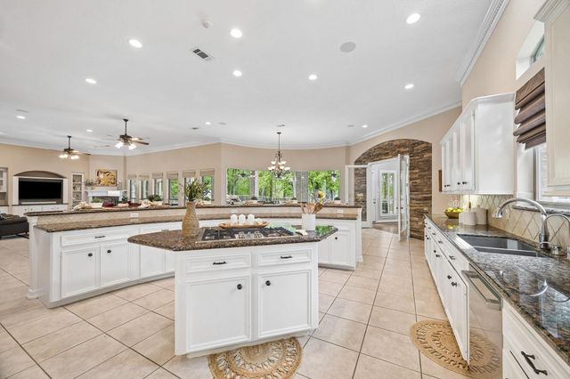 9519 Clubhouse Circle, Magnolia, TX 77354