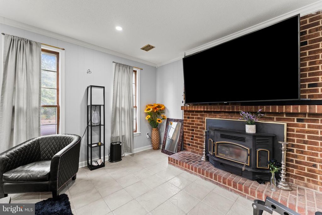 Image 10 of property listing at 3403 STONESBORO RD, Fort Washington, MD 20744