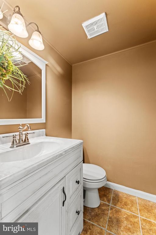Image 11 of property listing at 3403 STONESBORO RD, Fort Washington, MD 20744