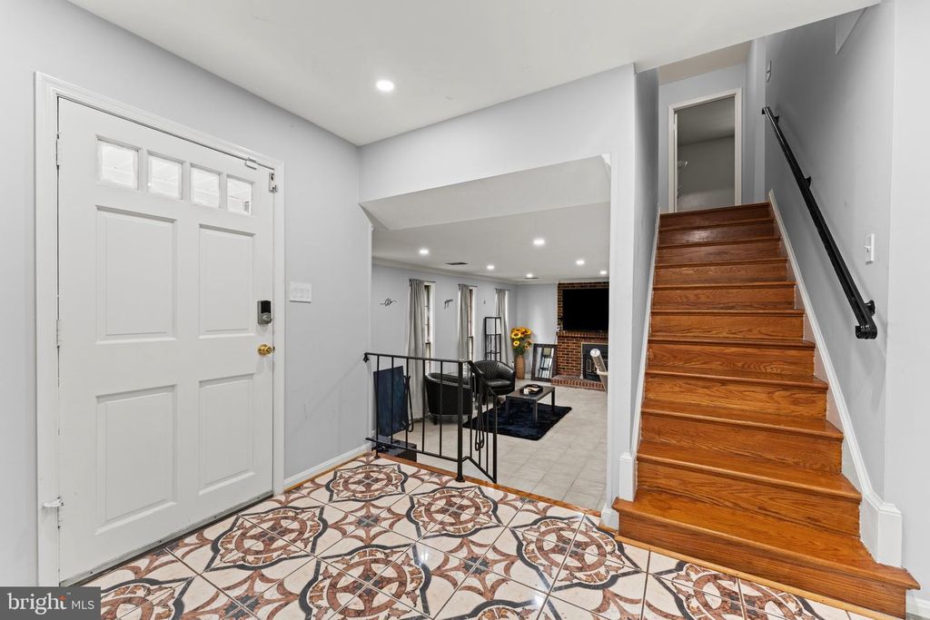 Image 4 of property listing at 3403 STONESBORO RD, Fort Washington, MD 20744