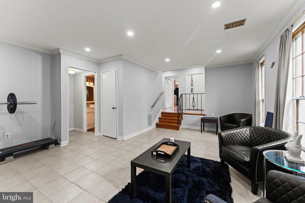 Image 8 of property listing at 3403 STONESBORO RD, Fort Washington, MD 20744