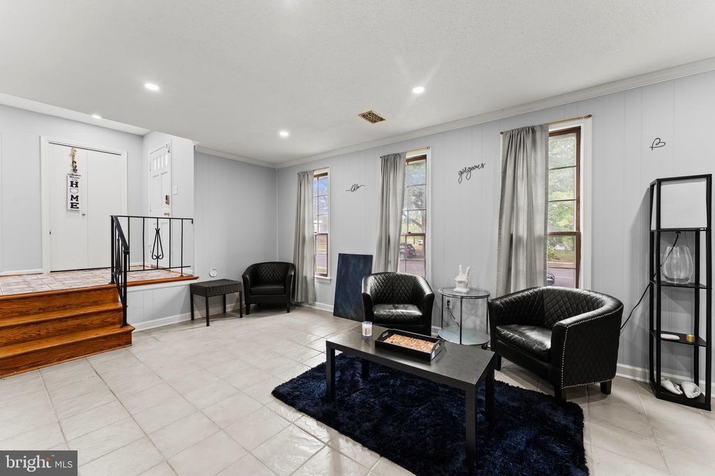 Image 9 of property listing at 3403 STONESBORO RD, Fort Washington, MD 20744