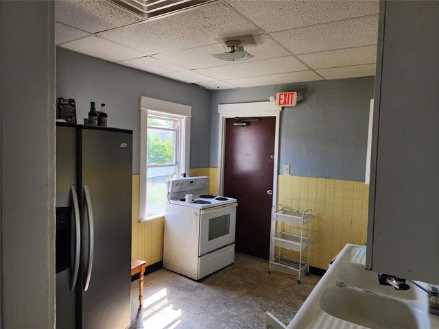 421-423 W 8TH Street, Erie, PA 16502