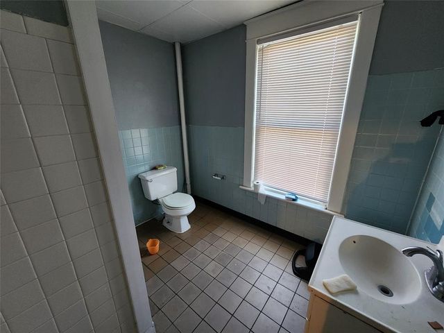 421-423 W 8TH Street, Erie, PA 16502