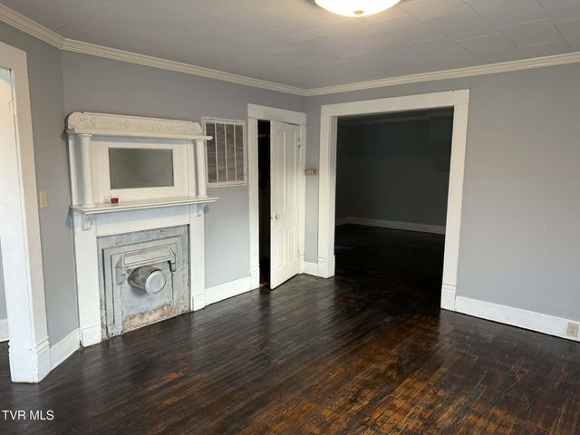 620 East Gilley Avenue, Big Stone Gap, VA 24219