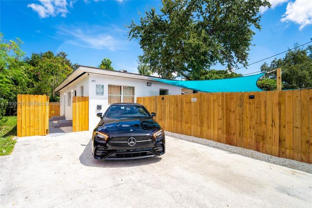 7031 NW 6th Ct, Miami, FL 33150